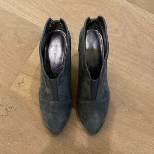 Elegant Black Ankle Boots